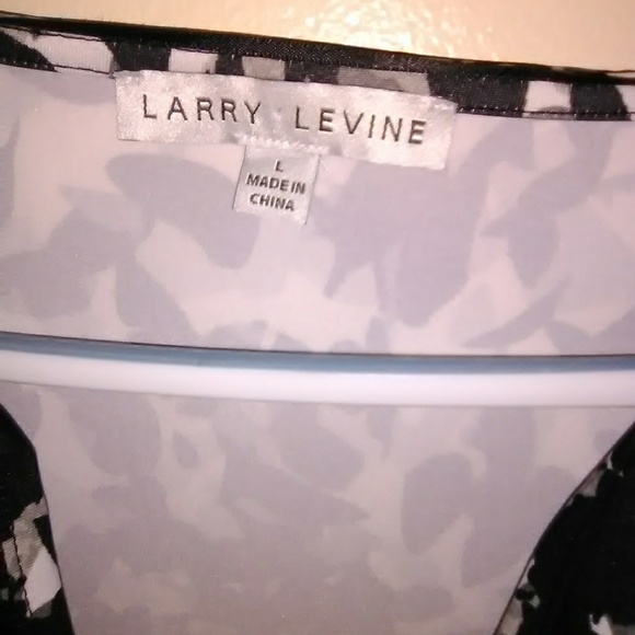 Larry Levine Short Sleeve Black & White Blouse - Picture 3 of 5